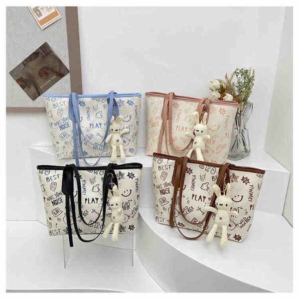 Chic tote bag with plush