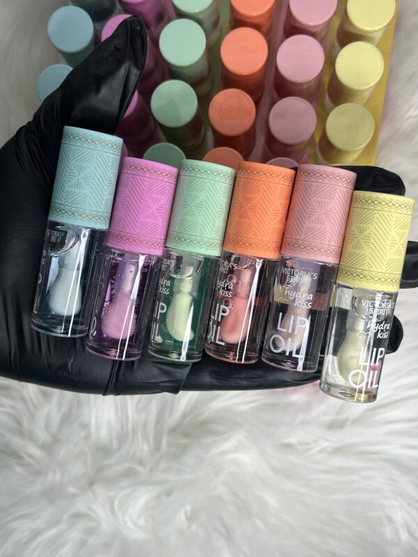 Victoria spirit hydra kiss lip oil